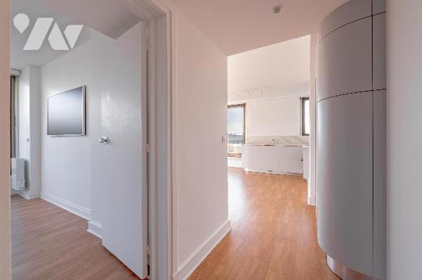 2P rénové au 7e avec terrasse plein ciel, vue dégagée, cave – rare à la vente