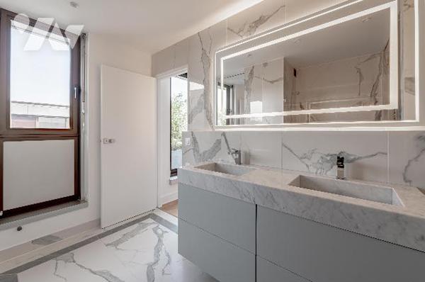 2P rénové au 7e avec terrasse plein ciel, vue dégagée, cave – rare à la vente