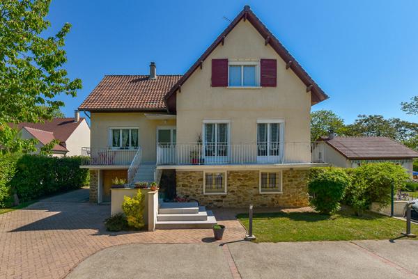 Maison à vendre à Ozouer-le-Voulgis - 4 chambres, et dépendance
