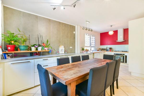 Maison à vendre à Ozouer-le-Voulgis - 4 chambres, et dépendance