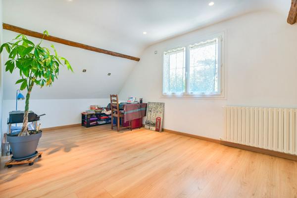 Maison à vendre à Ozouer-le-Voulgis - 4 chambres, et dépendance