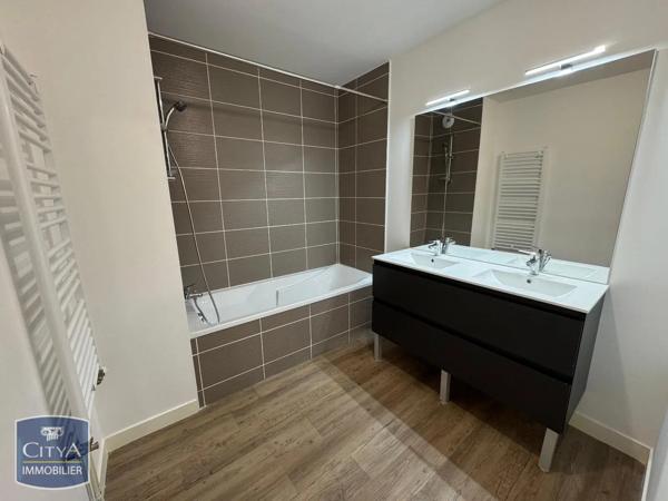Appartement à louer 3 pièces 70.79m² Poitiers (86000)