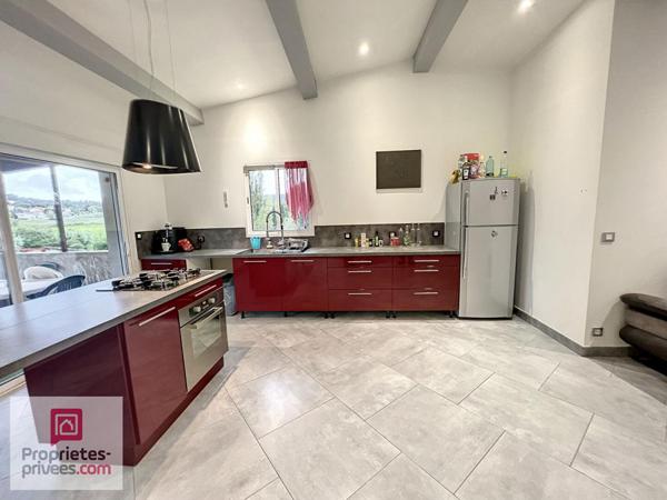 RIANS VILLA 158 m² T4+T3 sur 1225 m² Piscine à pied du village