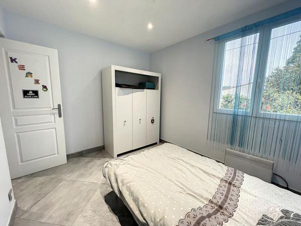 RIANS VILLA 158 m² T4+T3 sur 1225 m² Piscine à pied du village