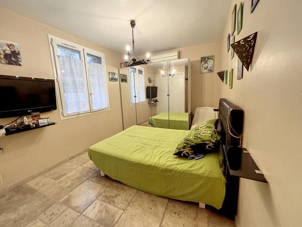 RIANS VILLA 158 m² T4+T3 sur 1225 m² Piscine à pied du village