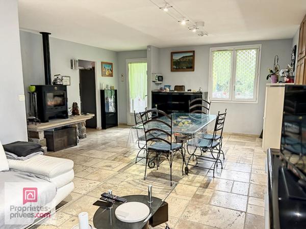 RIANS VILLA 158 m² T4+T3 sur 1225 m² Piscine à pied du village