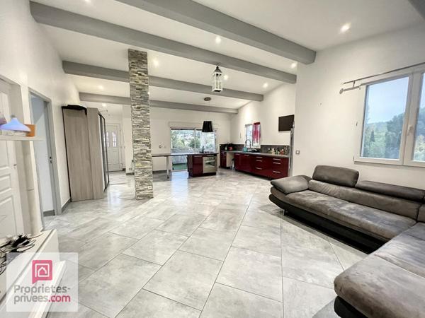 RIANS VILLA 158 m² T4+T3 sur 1225 m² Piscine à pied du village