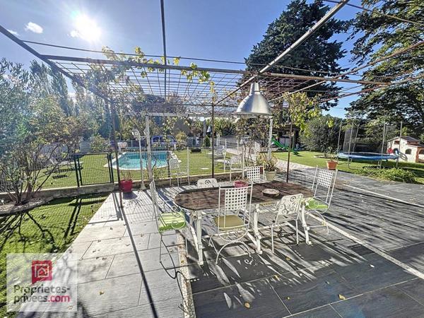 RIANS VILLA 158 m² T4+T3 sur 1225 m² Piscine à pied du village