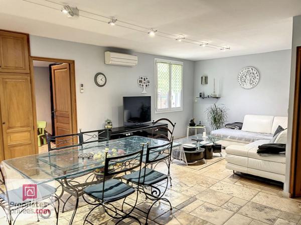 RIANS VILLA 158 m² T4+T3 sur 1225 m² Piscine à pied du village