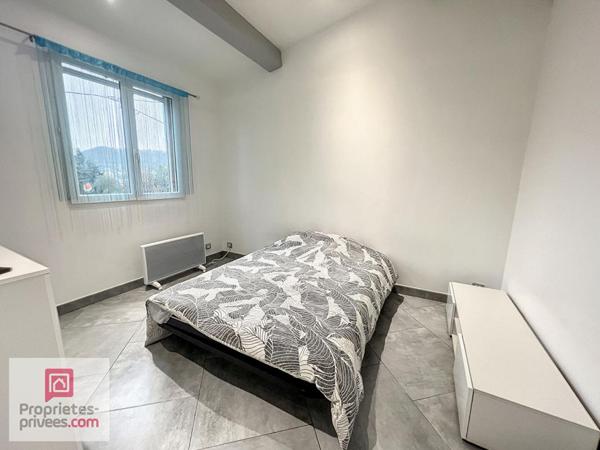 RIANS VILLA 158 m² T4+T3 sur 1225 m² Piscine à pied du village