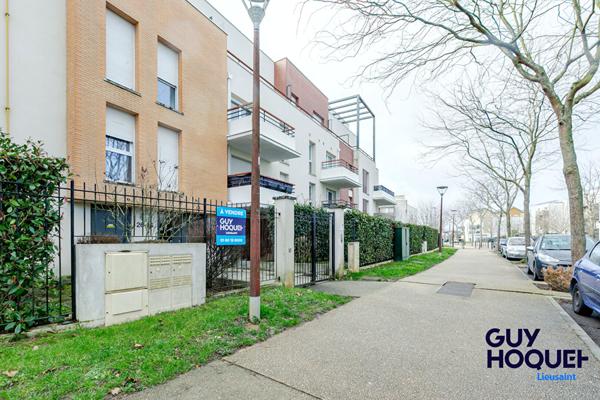 Appartement Lieusaint 2 pièce(s) avec terrasse et jardin, 2 places de parking !
