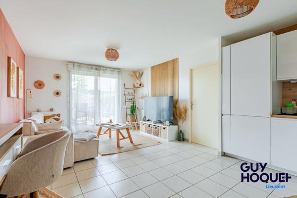 Appartement Lieusaint 2 pièce(s) avec terrasse et jardin, 2 places de parking !