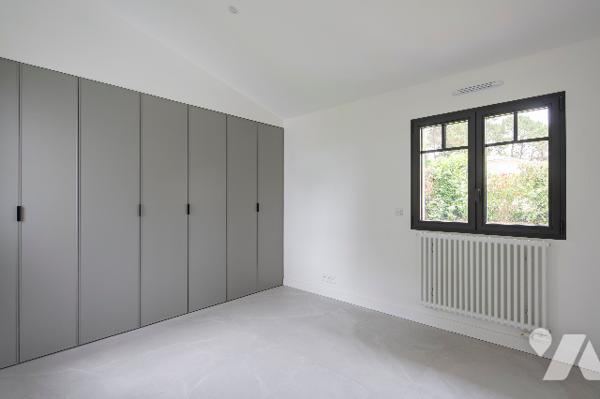 Villa d'exception d'une surface de 238 m² habitables environ sur terrain de 1327 m² avec Piscine