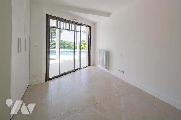 Villa d'exception d'une surface de 238 m² habitables environ sur terrain de 1327 m² avec Piscine