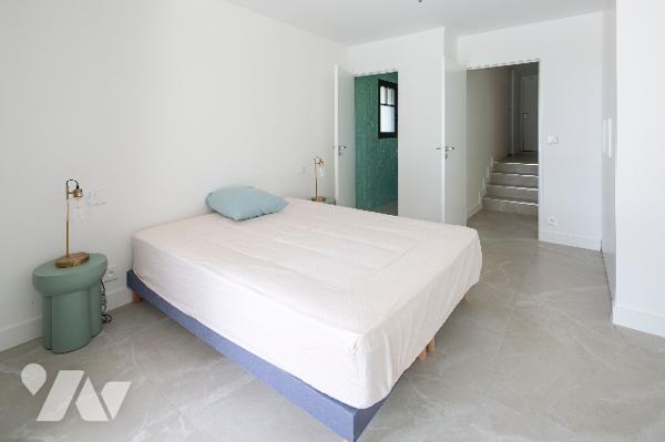 Villa d'exception d'une surface de 238 m² habitables environ sur terrain de 1327 m² avec Piscine