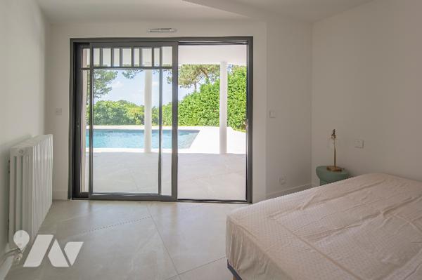 Villa d'exception d'une surface de 238 m² habitables environ sur terrain de 1327 m² avec Piscine