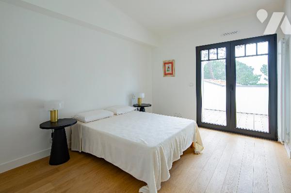 Villa d'exception d'une surface de 238 m² habitables environ sur terrain de 1327 m² avec Piscine