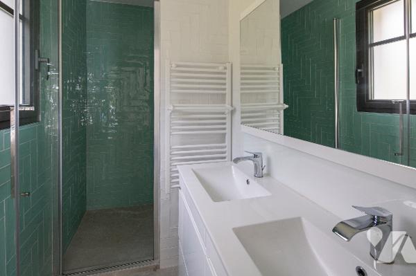 Villa d'exception d'une surface de 238 m² habitables environ sur terrain de 1327 m² avec Piscine