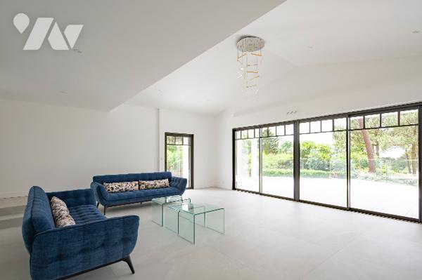 Villa d'exception d'une surface de 238 m² habitables environ sur terrain de 1327 m² avec Piscine