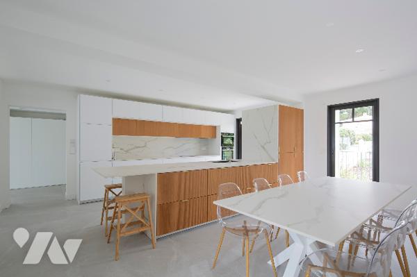 Villa d'exception d'une surface de 238 m² habitables environ sur terrain de 1327 m² avec Piscine