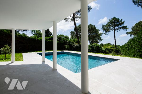 Villa d'exception d'une surface de 238 m² habitables environ sur terrain de 1327 m² avec Piscine
