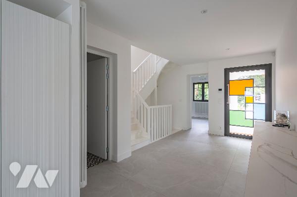 Villa d'exception d'une surface de 238 m² habitables environ sur terrain de 1327 m² avec Piscine