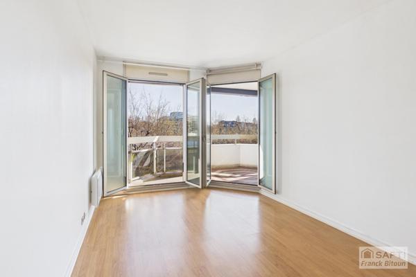 FRONT DE SEINE - 2 PIÈCES DE 53 M² - VUE SEINE ET ÎLE DE LA JATTE