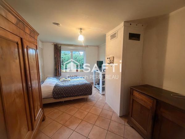 Maison d'habitation avec local commercial