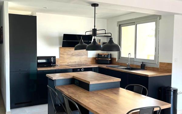 Appartement à vendre    3 pièces • 69,03 m2 Fréjus