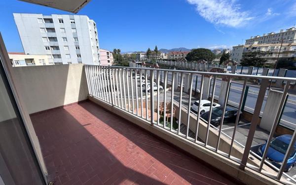 Appartement à vendre    3 pièces • 69,03 m2 Fréjus