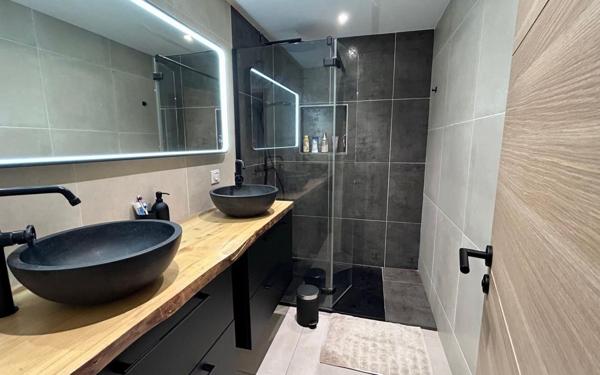 Appartement à vendre    3 pièces • 69,03 m2 Fréjus