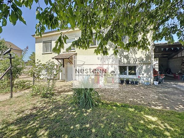 Maison à vendre à Fontaine le Comte - 4 chambres, à proximité des écoles et des commerces