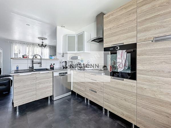 Maison à vendre à Fontaine le Comte - 4 chambres, à proximité des écoles et des commerces