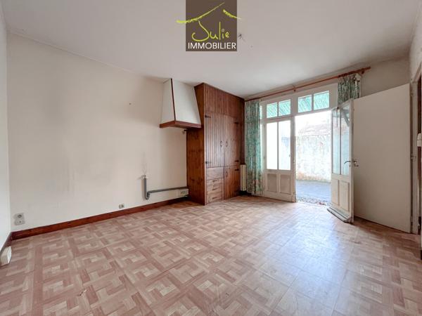 Appartement à rénover en centre ville de BRESSUIRE avec terrasse !