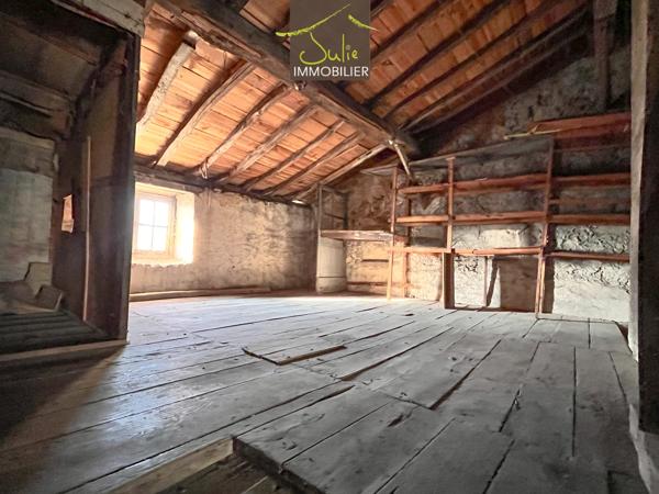 Appartement à rénover en centre ville de BRESSUIRE avec terrasse !