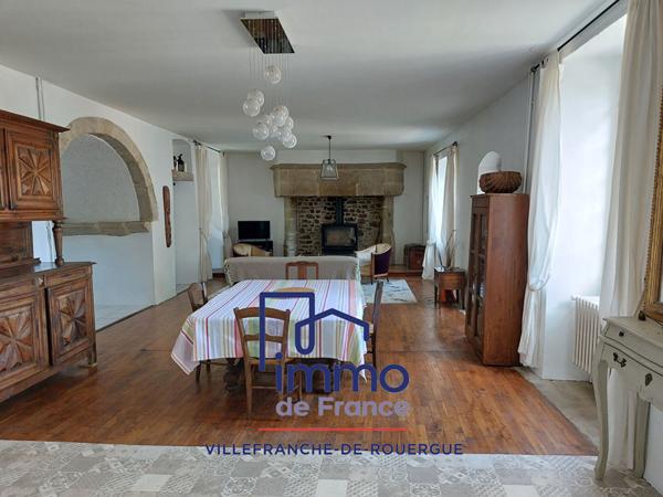 Maison du 17°, 184 m2 hab. avec garage et terrain clos