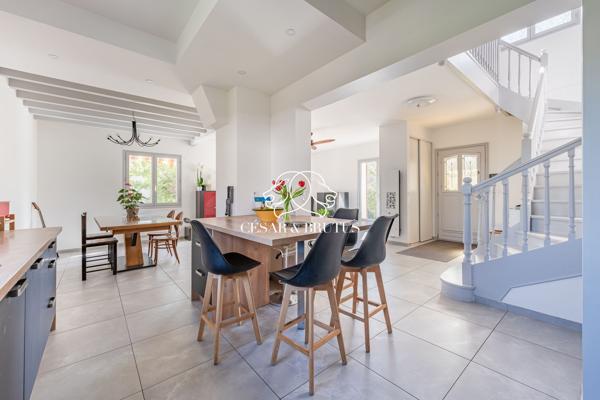MAISON 170 m² de 10 PIECES – PARCELLE 800 m² – LE CARREAU