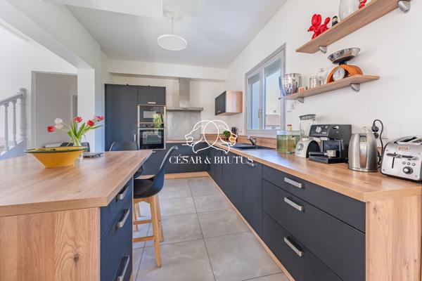 MAISON 170 m² de 10 PIECES – PARCELLE 800 m² – LE CARREAU