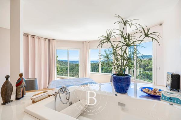 Peymeinade, Villa 4 Chambres -  274 m² à vendre