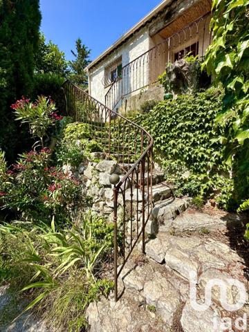 Maison 6 pièces de 220 m² à Gilette (06830)