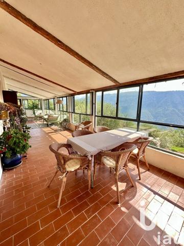 Maison 6 pièces de 220 m² à Gilette (06830)