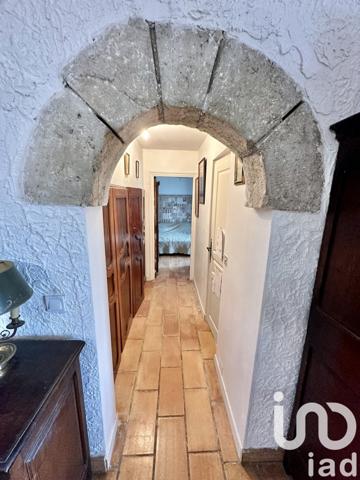 Maison 6 pièces de 220 m² à Gilette (06830)