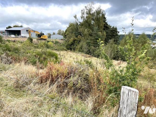 A VENDRE  TERRAIN INDUSTRIEL  