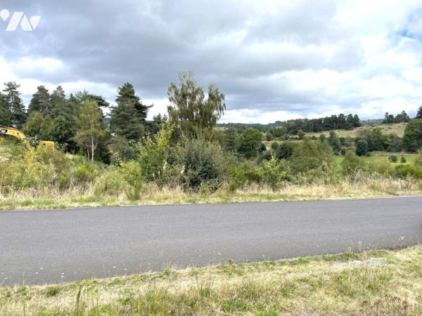 A VENDRE  TERRAIN INDUSTRIEL  