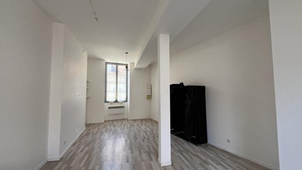 Avallon (89200) Studio lumineux avec cuisine équipée – Centre d’Avallon