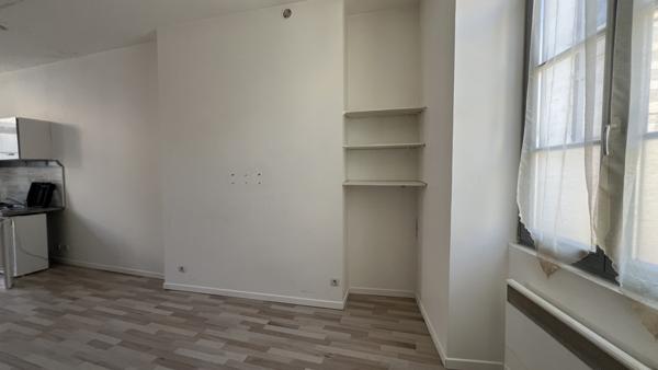 Avallon (89200) Studio lumineux avec cuisine équipée – Centre d’Avallon