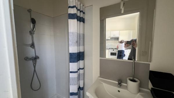 Avallon (89200) Studio lumineux avec cuisine équipée – Centre d’Avallon