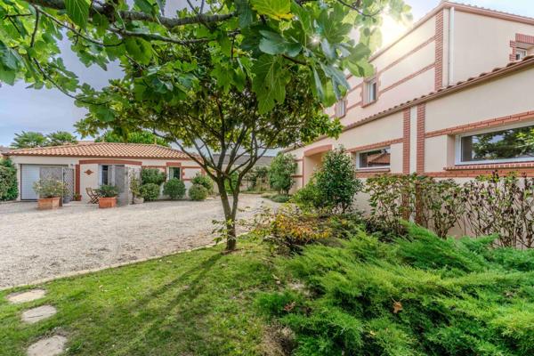 Élégante villa familiale avec maison d’invités et piscine Sainte Marie