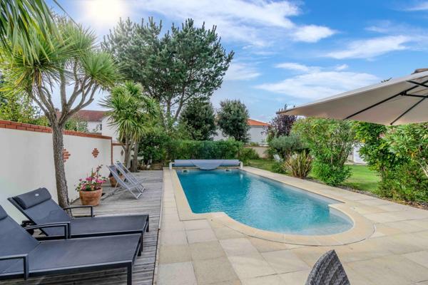 Élégante villa familiale avec maison d’invités et piscine Sainte Marie