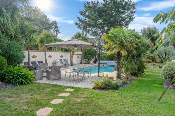 Élégante villa familiale avec maison d’invités et piscine Sainte Marie